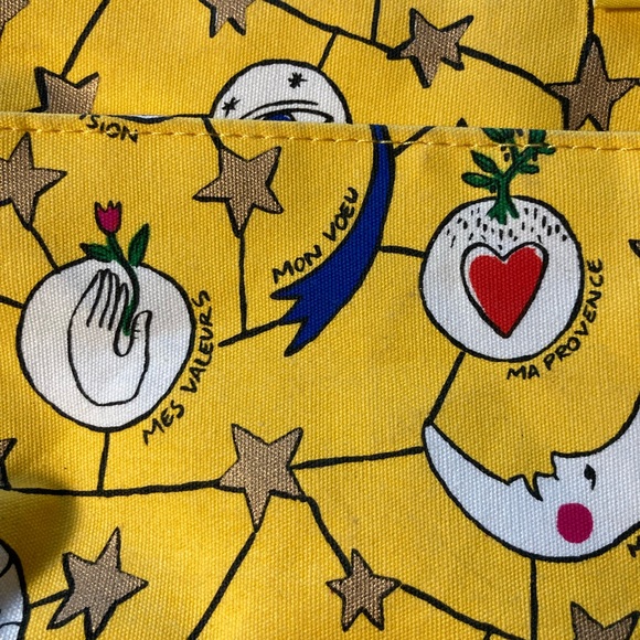 L’Occitane en Provence makeup bag. - Picture 3 of 8